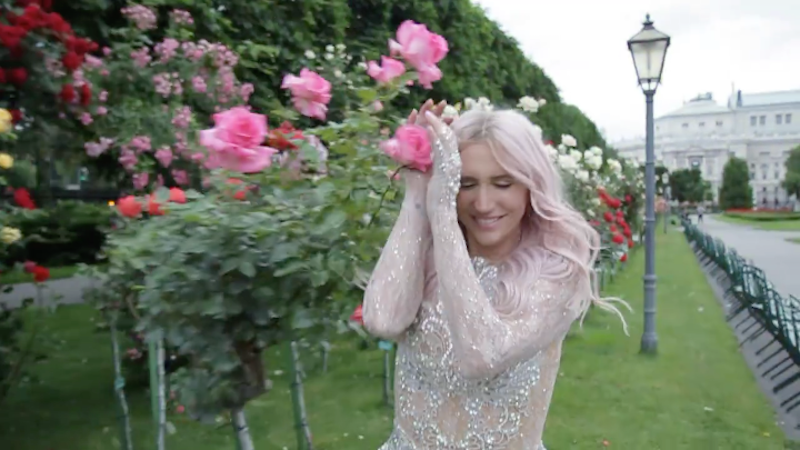 Illustration for article titled Here Is Kesha Looking So Damn Happy in a 'True Colors' Teaser